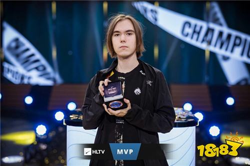 ZywOo 发布了自己的游戏鼠标